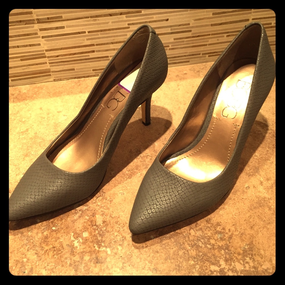 BCBGeneration Gaminkha Reptile Pump